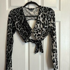 Long sleeve crop top leopard print backless tie back o-ring in front